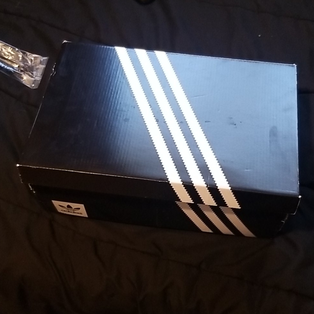 Shoes - Picture 4 of 4